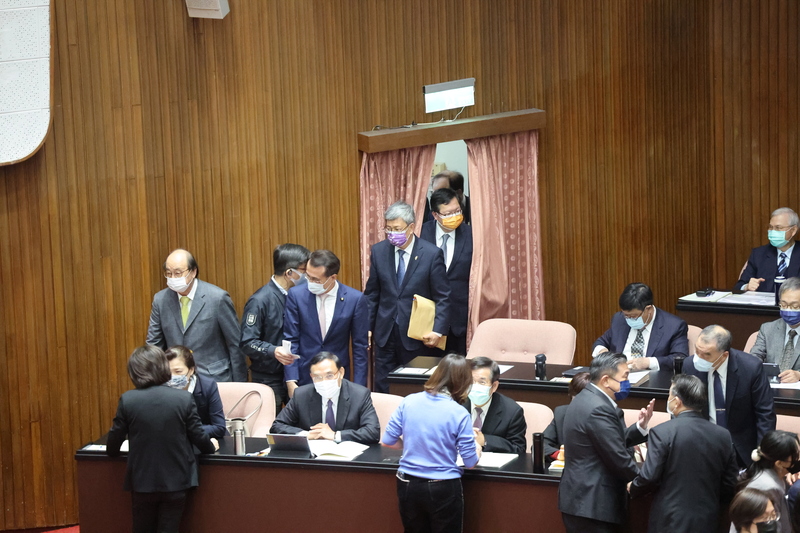 陈建仁首赴立院作施政报告 国民党抵制