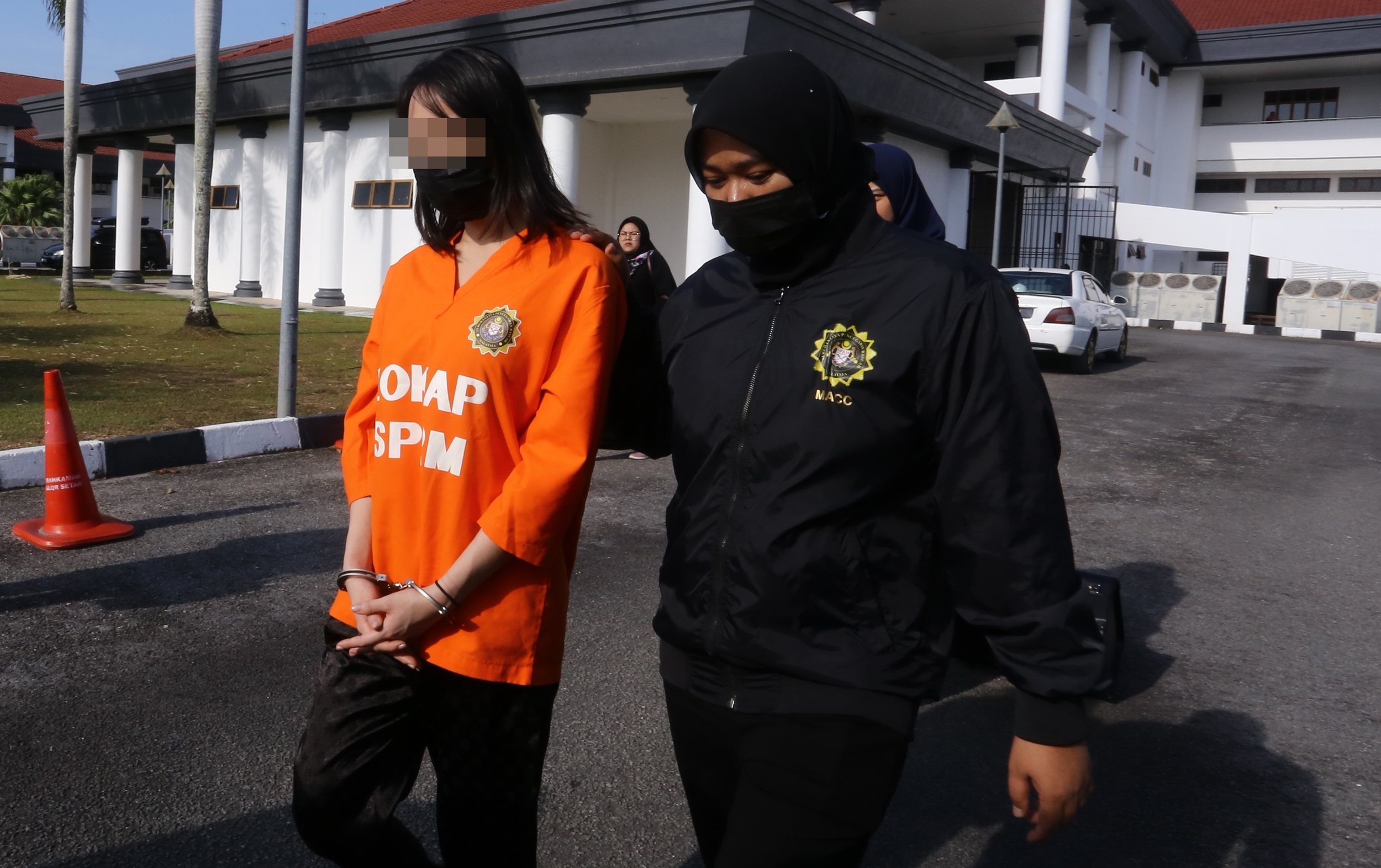 反贪会雷霆取缔贿赂海上作业,3政府机构9官员涉贪被捕