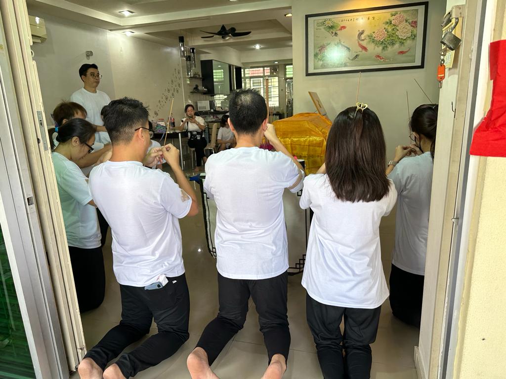 (全国)旅游公司昨晚慰问冯玉兰家属