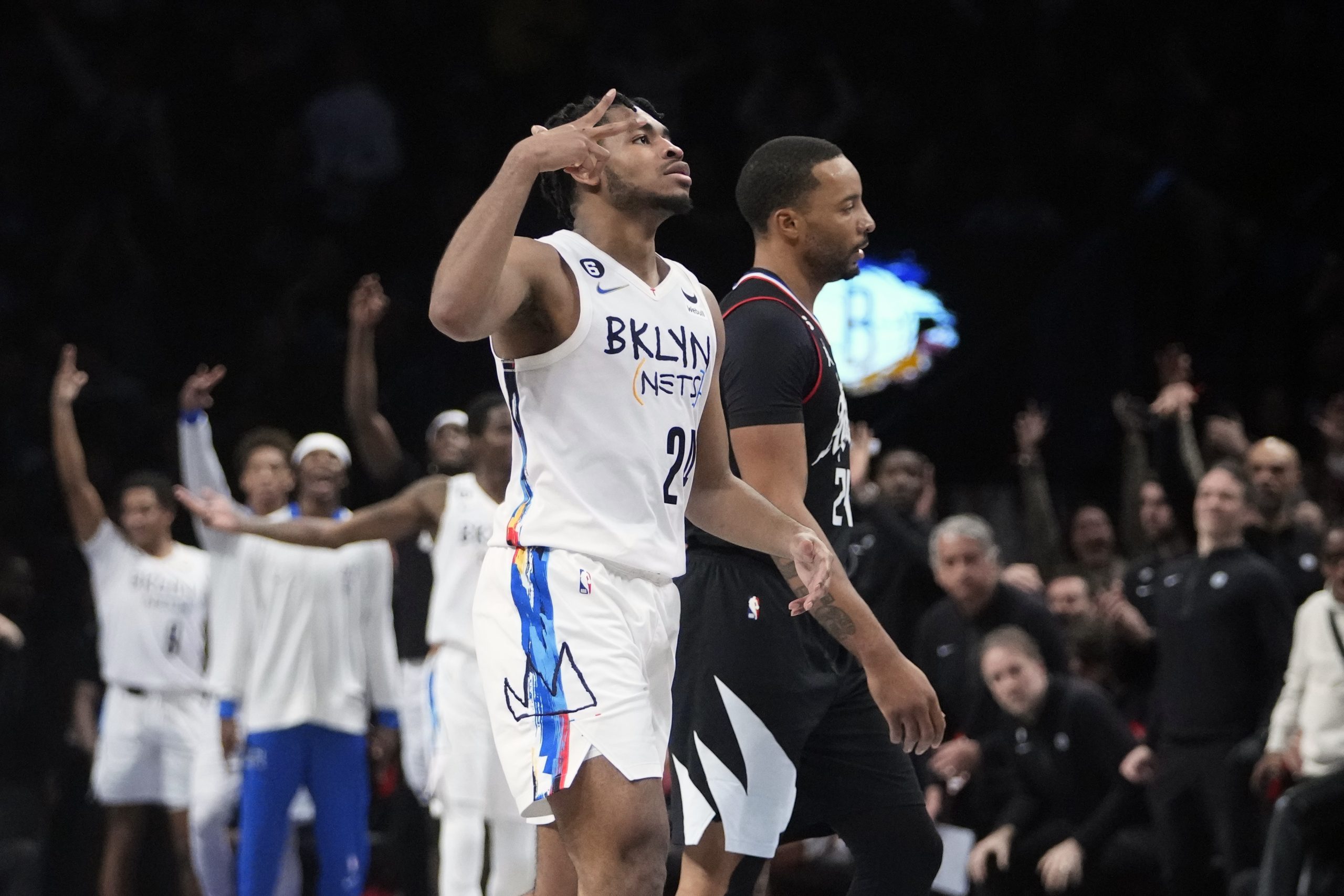 NBA|柯里伤缺下率勇士主场大胜 汤普森12记三分弹扫“雷”