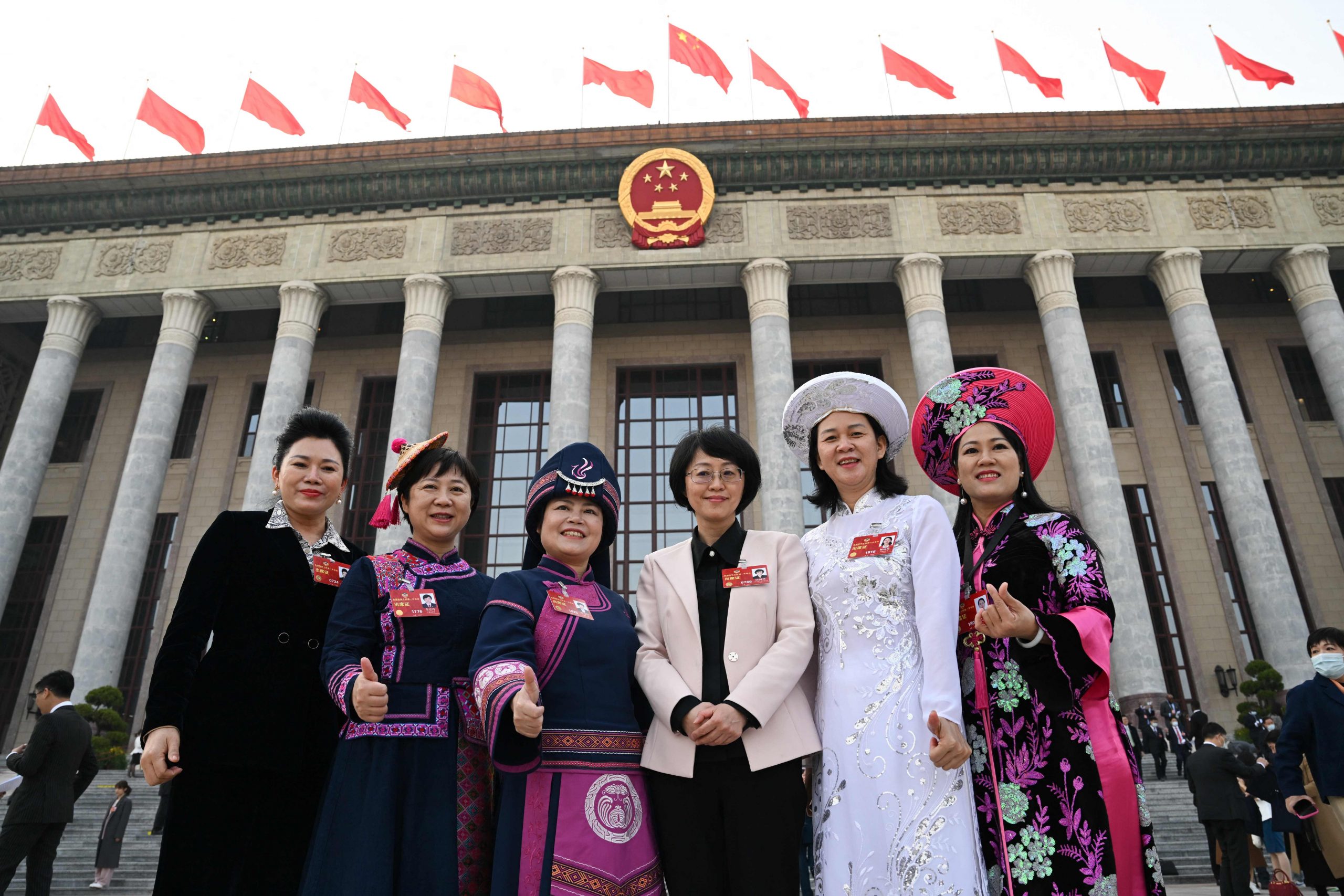 两会严肃会议的靓丽焦点