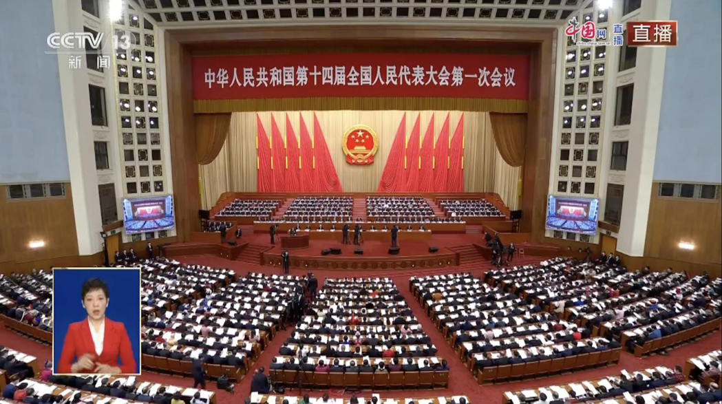 人大政府报告:促进两岸交流合作,完善台胞福祉制度