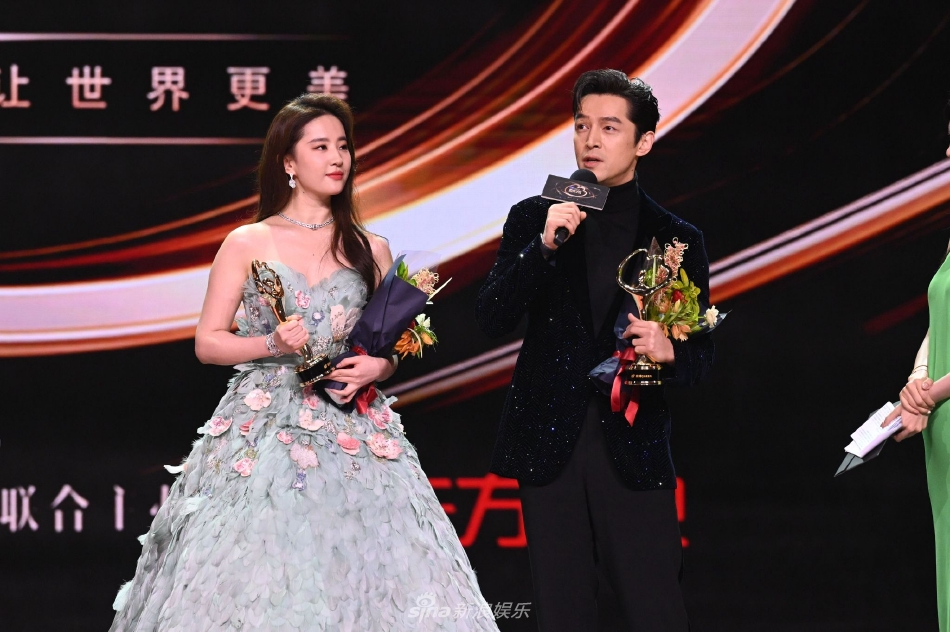 微博之夜|4天后同框胡歌全网激动 唐嫣迟到被拦场外