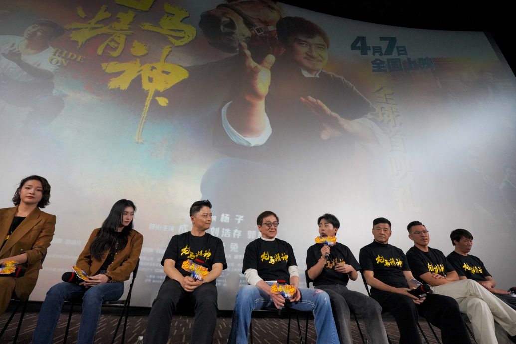 成龙叹武行演没投资 找易烊千壐捧钱上门