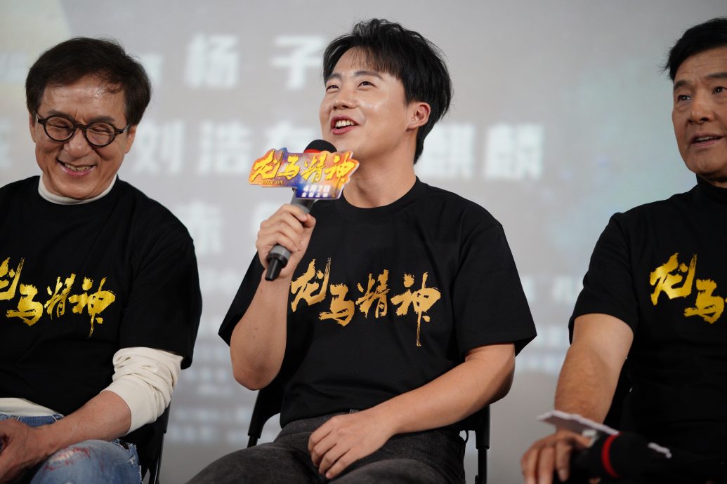 成龙叹武行演没投资 找易烊千壐捧钱上门