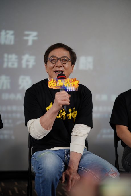 成龙叹武行演没投资 找易烊千壐捧钱上门