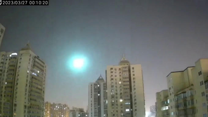 拼盘/火流星划过北京内蒙古等多地天空 爆发耀眼亮光