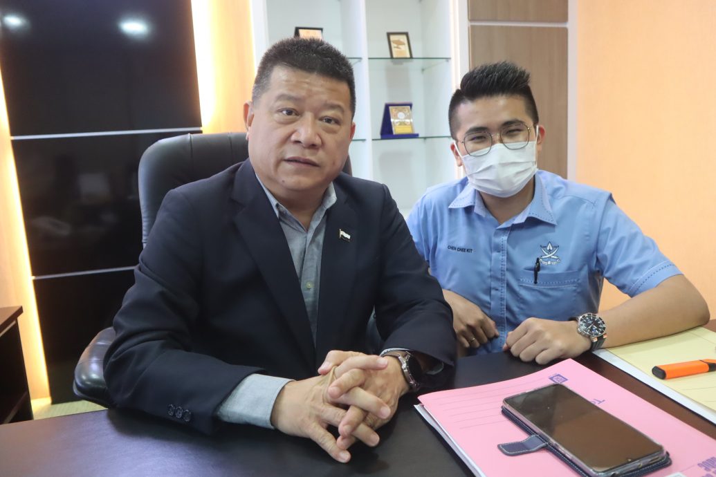 17岁的曾智杰已开始为中四及中五的学生提供义务数学补习,此义务补习至今已走过约7年的光阴,他也为超过500名学生提供了义务补习。