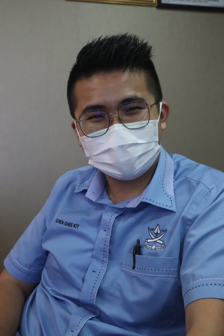 17岁的曾智杰已开始为中四及中五的学生提供义务数学补习,此义务补习至今已走过约7年的光阴,他也为超过500名学生提供了义务补习。
