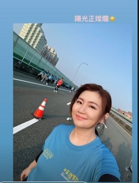 最强孕妇!Selina挺3月肚跑3K马拉松