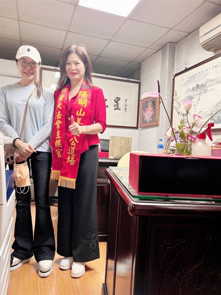 杨紫琼封后有预兆? 赴台点灯遇喜鹊报喜
