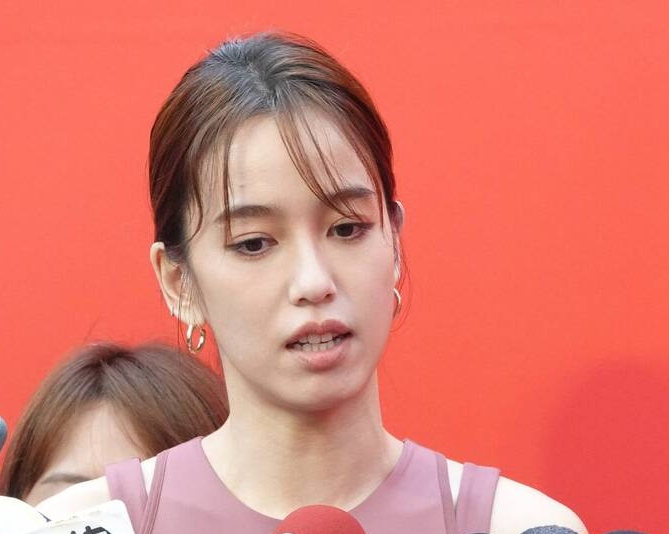 父亲欠税被关 陈庭妮现身哽咽:希望圆满落幕