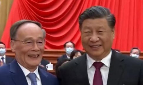 王岐山交棒韩正后与习近平亲切握手