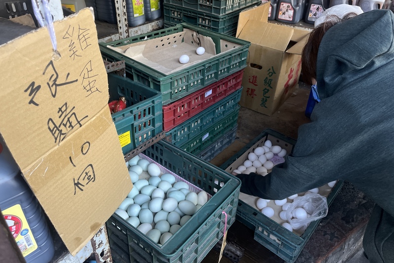 看世界/ 台湾蛋荒|鸡蛋批发价创新高 游客区茶叶蛋限购老店蚵仔煎不再加蛋