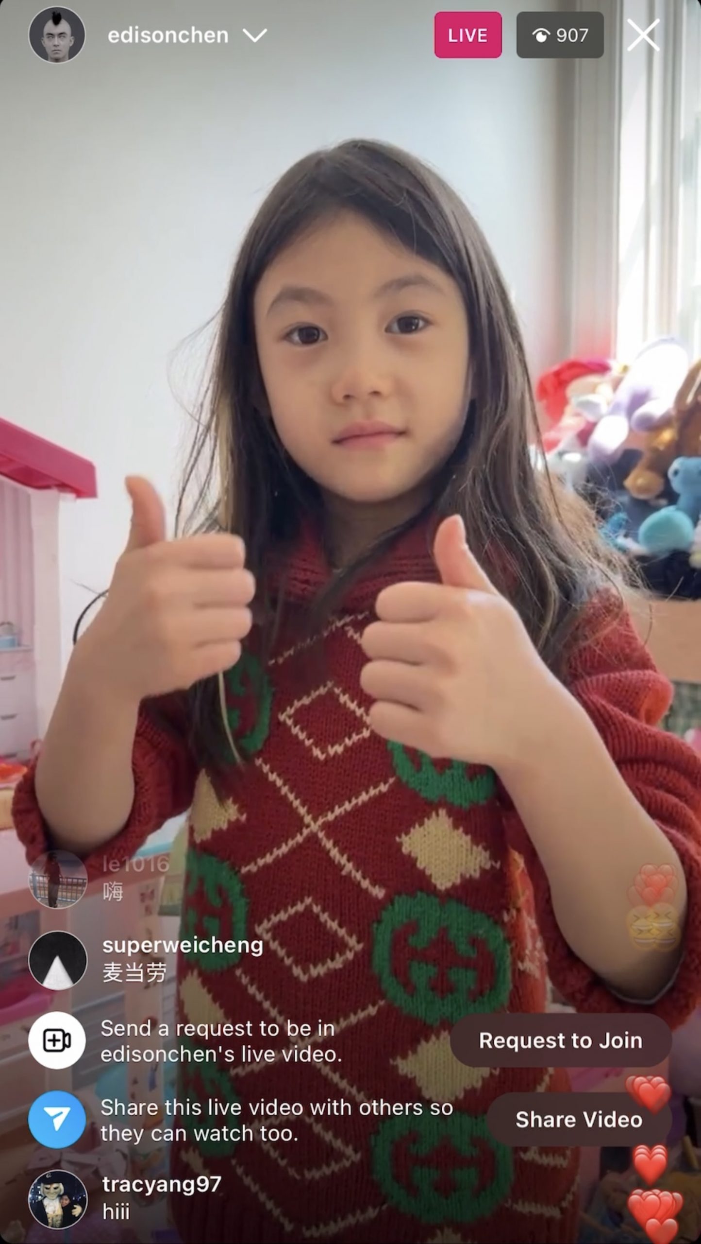陈冠希开箱爱女玩具屋 Alaia自己设计上百件衣