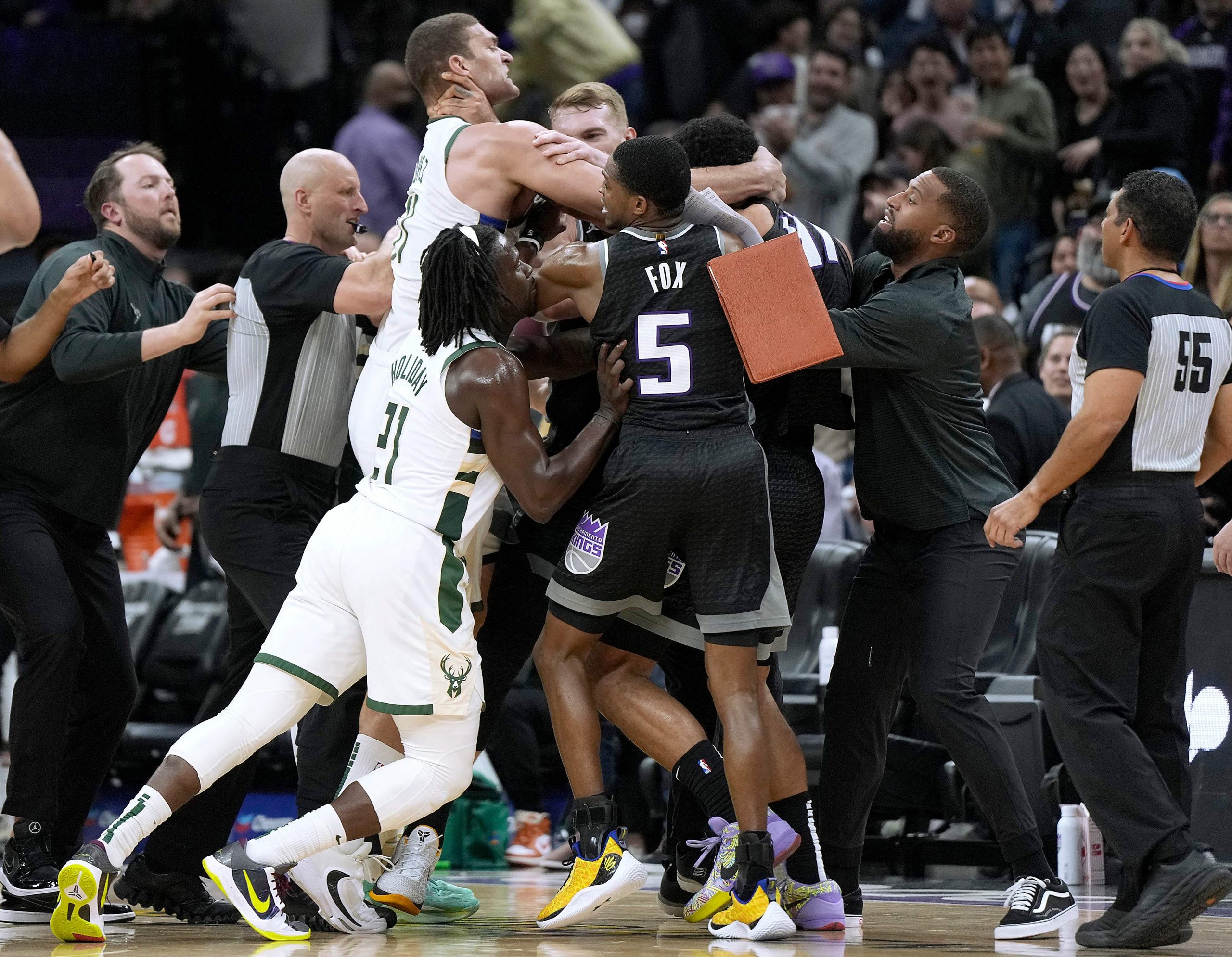 NBA|汤普森半场轰8颗三分弹 勇士射日跻身西部第5