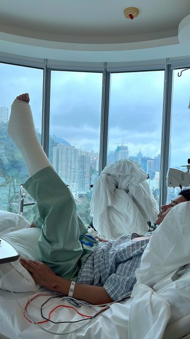 张晋拍戏摔断腿 送院插鼻喉紧急开刀