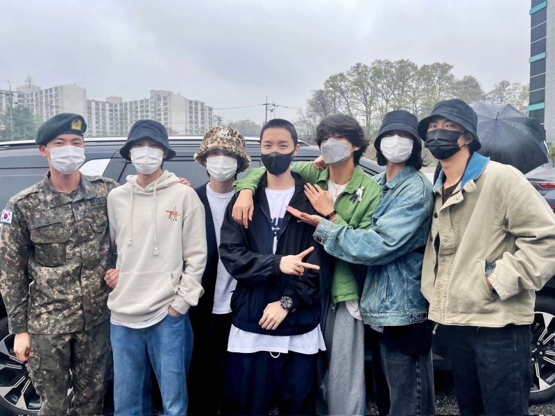 (设明天上网)BTS成员J-hope当兵爆耍特权 部队出面否认