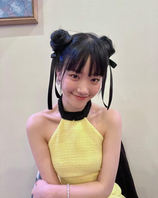 33岁李侑菲绑双丸子头被批装嫩 幽默反击酸民