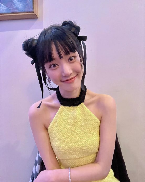 33岁李侑菲绑双丸子头被批装嫩 幽默反击酸民