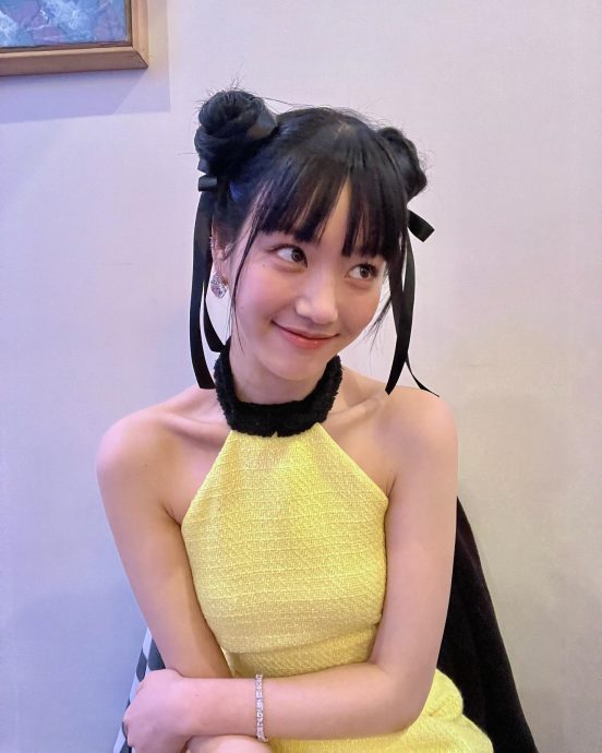 33岁李侑菲绑双丸子头被批装嫩 幽默反击酸民