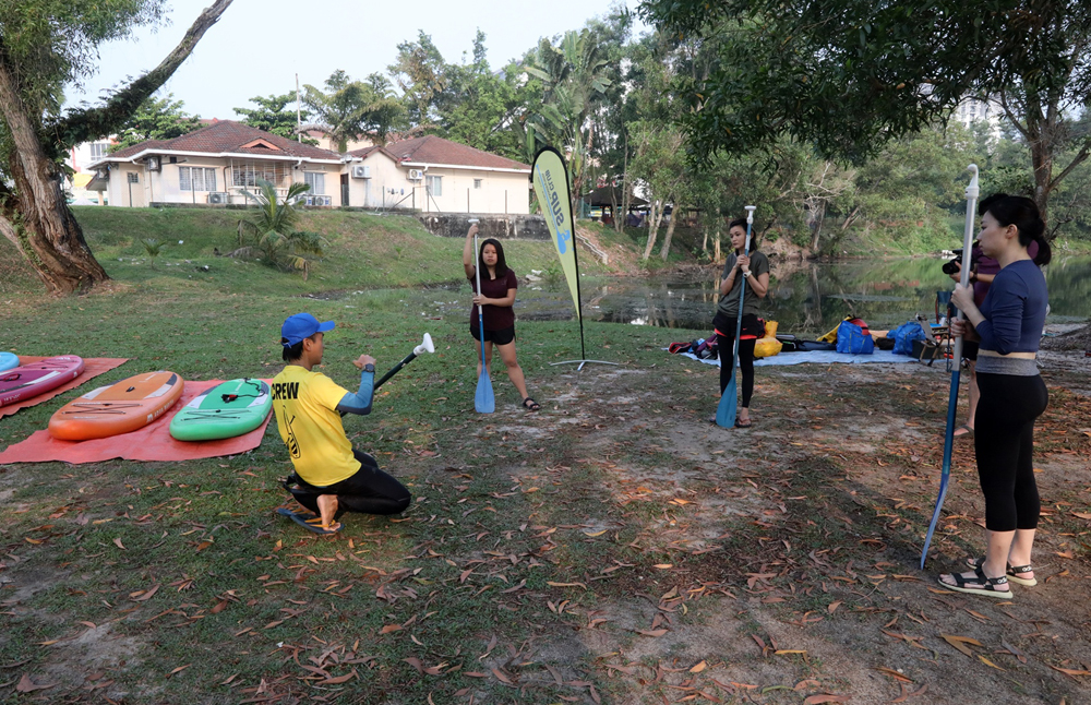 可以站着、躺着、跪着玩的立桨运动(SUP,Stand Up Paddle)