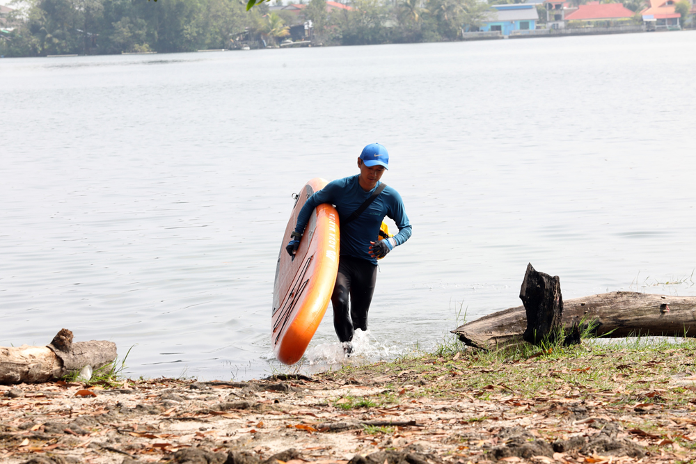 可以站着、躺着、跪着玩的立桨运动(SUP,Stand Up Paddle)
