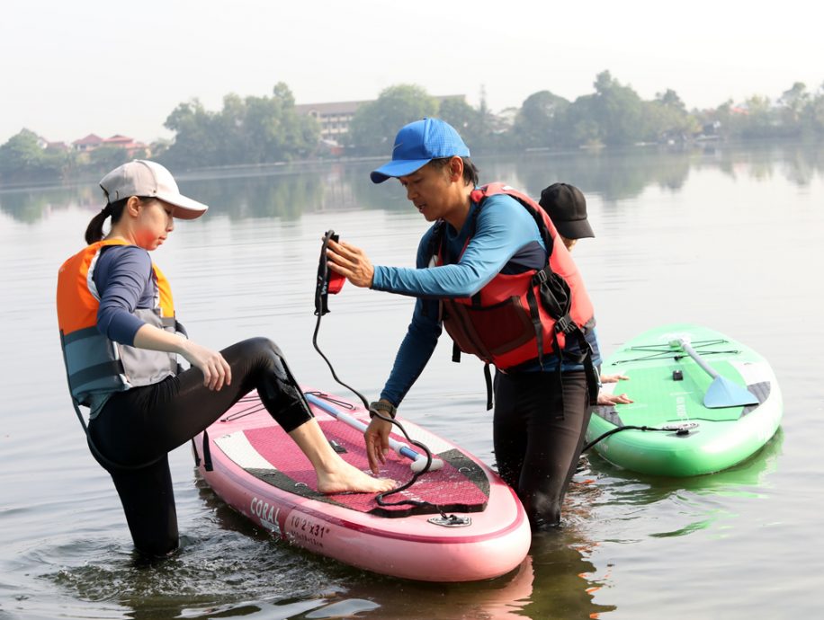 可以站着、躺着、跪着玩的立桨运动(SUP,Stand Up Paddle)