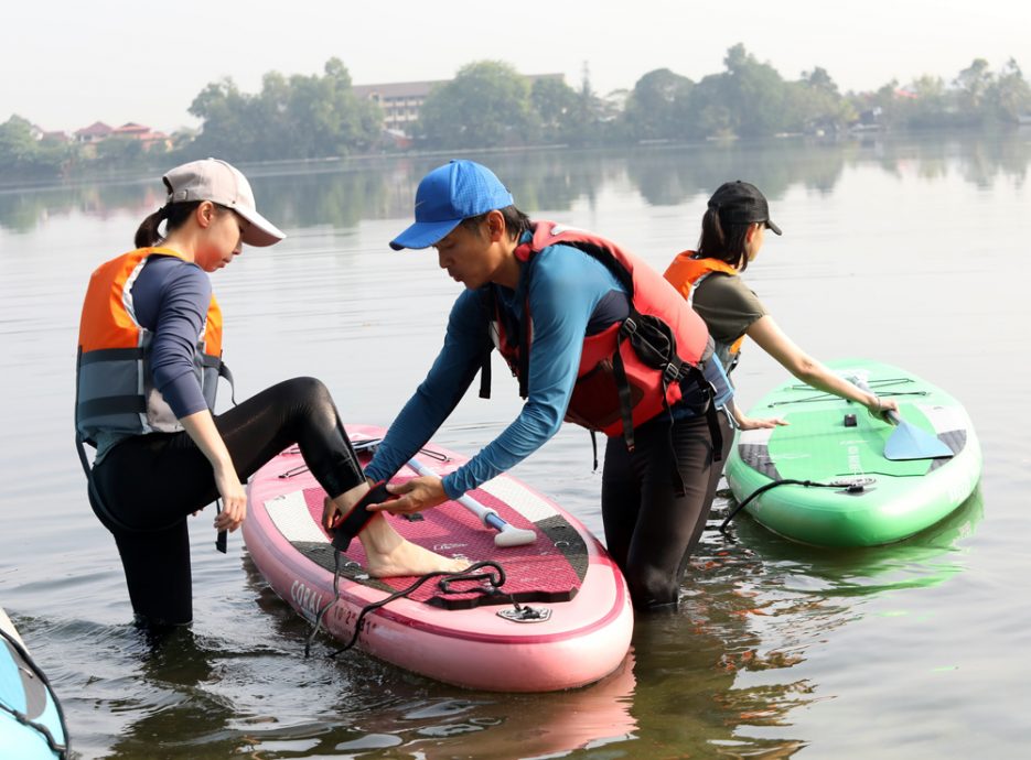 可以站着、躺着、跪着玩的立桨运动(SUP,Stand Up Paddle)