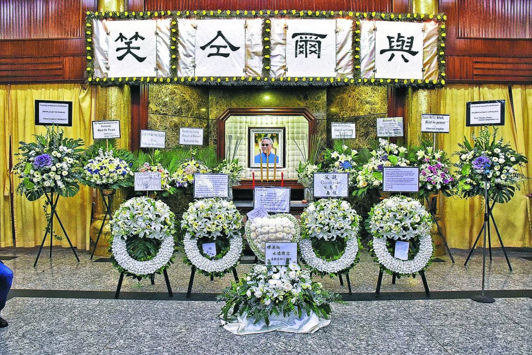 吴耀汉设灵播《五福星》 洪金宝致哀被影迷索签名