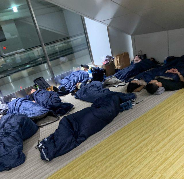 拼盘/延宕七小时终安全降落日本 星宇乘客惊恐尖叫后掌声感谢机长
