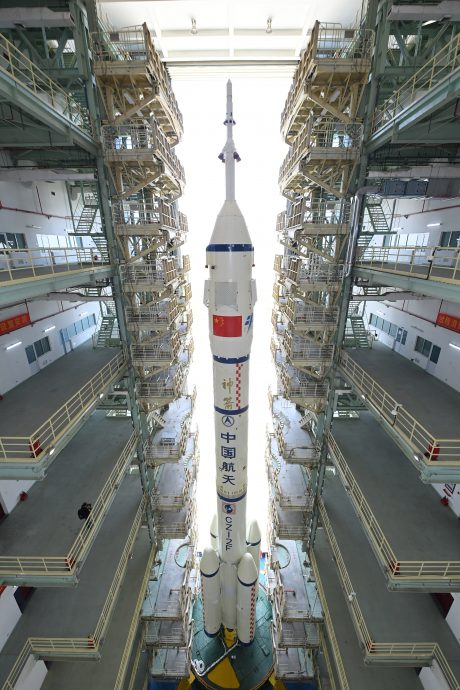 换文/ 神舟十六号周二升空 由三类太空人组成包括载荷专家 首开先河