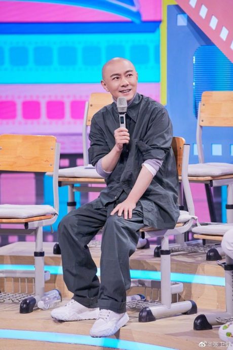 携神秘母女游船被拍 张卫健陷出轨风波急澄清