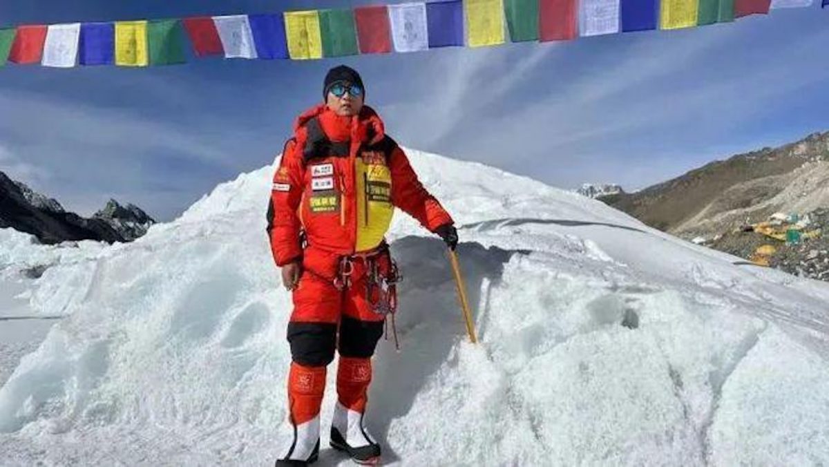放弃登顶珠峰梦想只为救回一条人命 2中国登山者:不后悔