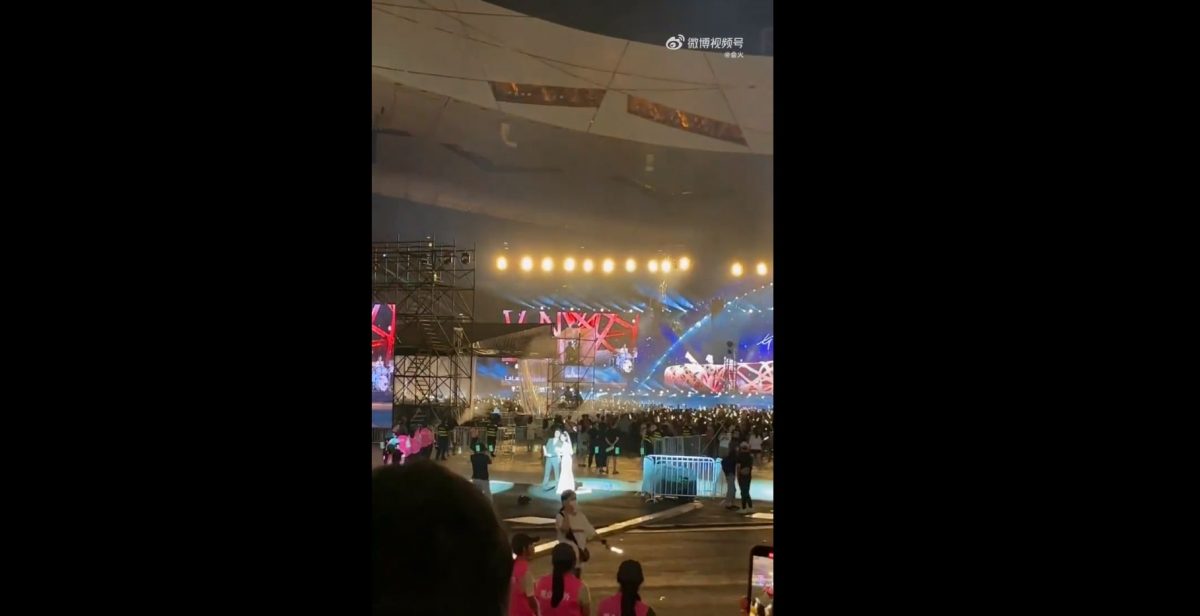 新人五月天演唱会拍婚纱照 五迷怒轰:太离谱!