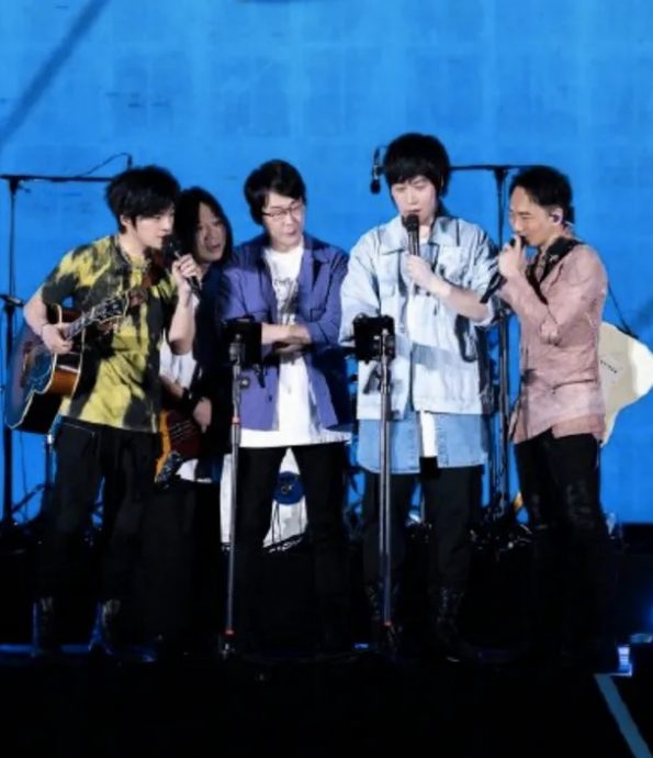 新人五月天演唱会拍婚纱照 五迷怒轰:太离谱!