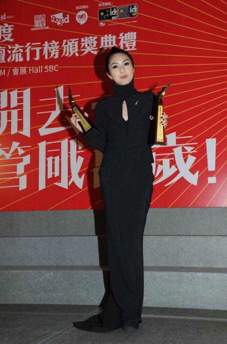 杨千嬅歌衫被恶搞成烧鱿鱼 网力推加盟《小美人鱼》