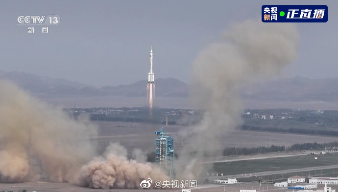 神舟十六号发射升空