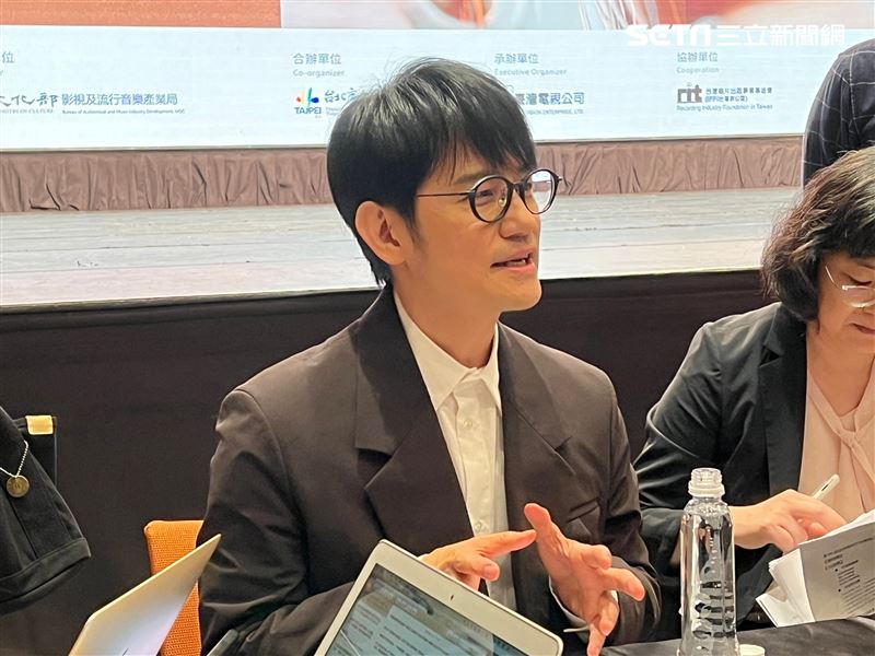 邓紫棋没入围金曲奖歌后 粉丝怒轰评审主席自肥