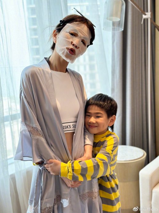 Ella母亲节突向儿子道歉 劲宝回1句话超暖心