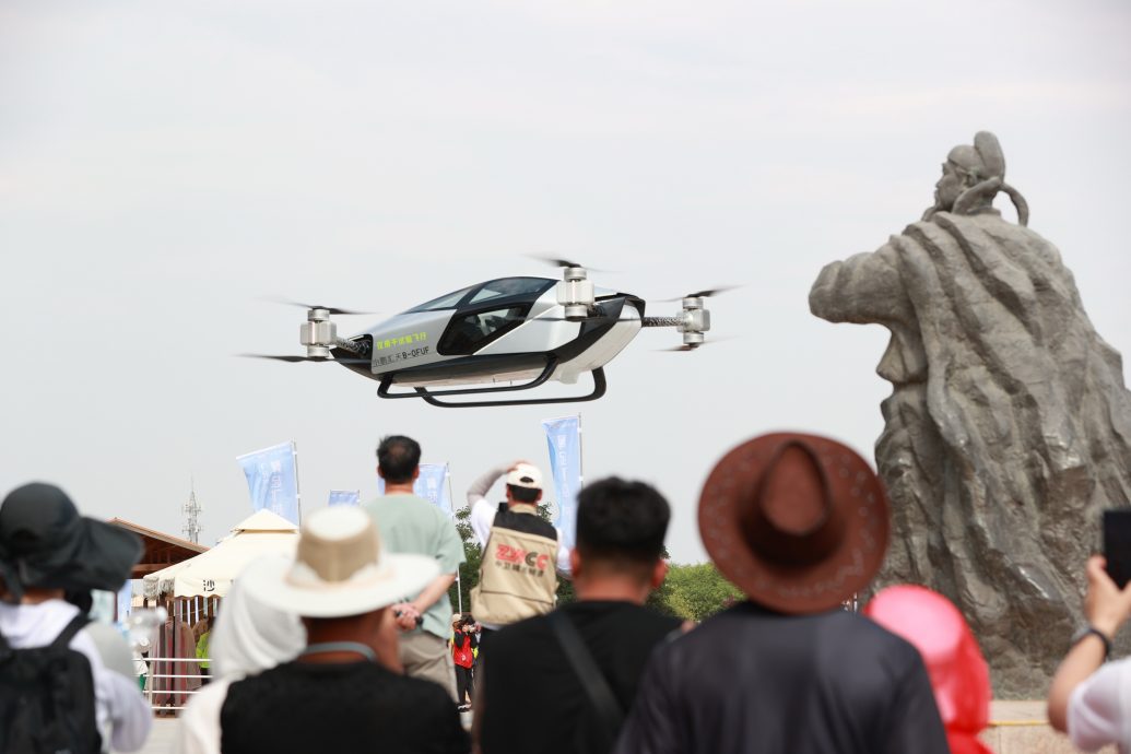 中国智造飞行汽车飞越黄河 探索低空出行新方式