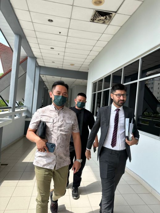 供Newswire/“虐狗致死案”被告出庭冷静 不认罪,网红烧肉哥现身挺父