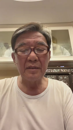 李立群上海确诊肺部感染 病房手插针头吃牛肉面