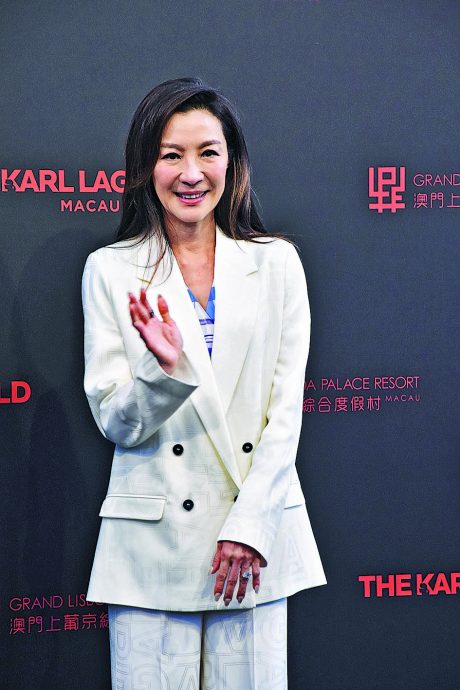 杨紫琼曝接戏有1要求 超亲民主动合照粉丝