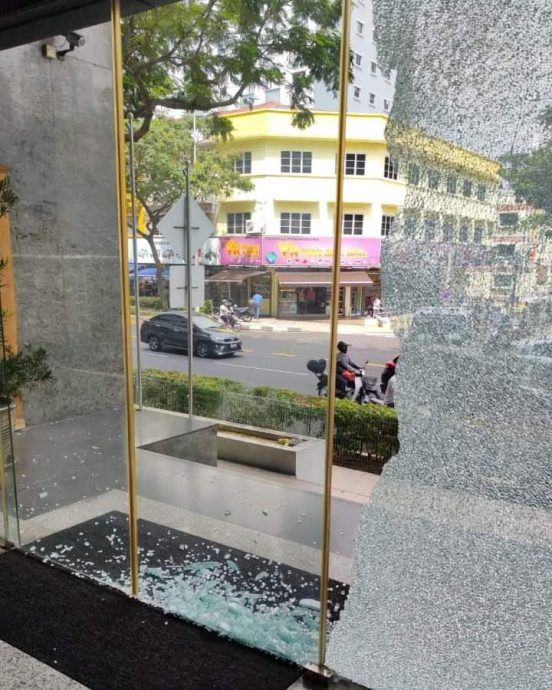 伊党总部清晨遭人破坏 “有闭路电视和目击者!”