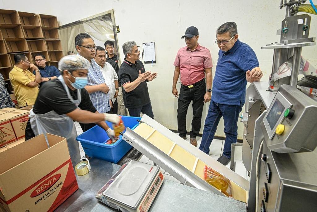 内贸部长:解决津贴食用油短缺问题