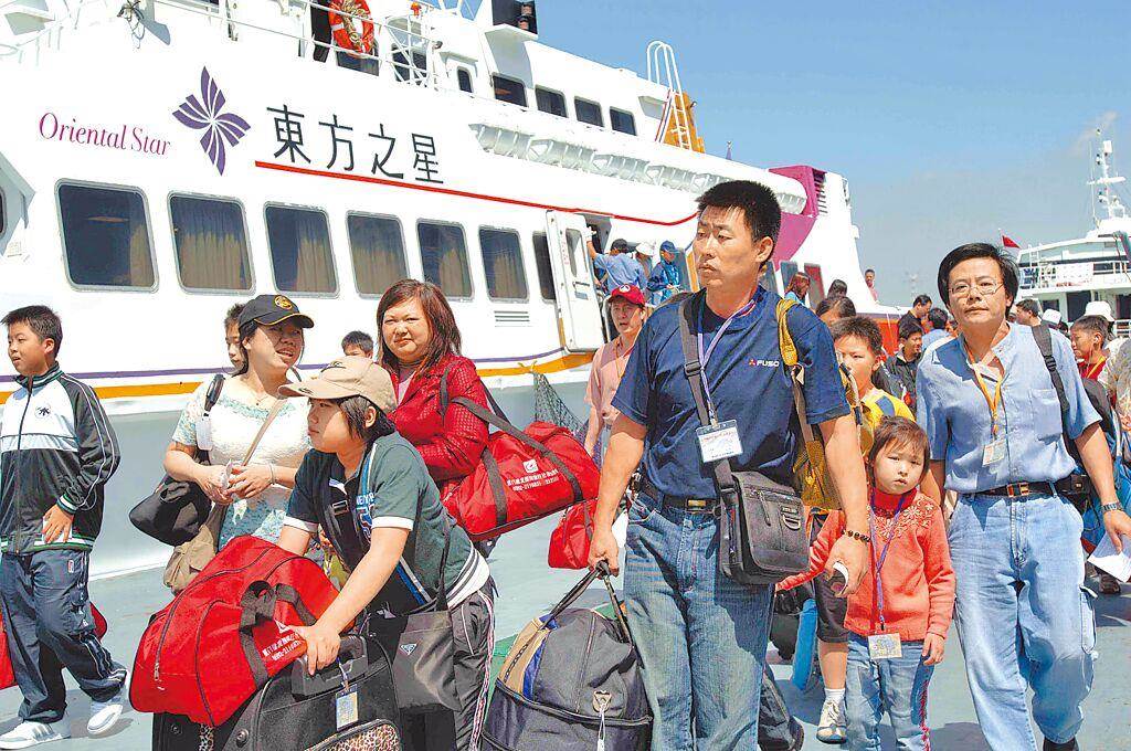 台陆委会宣布周四起 准中国人经“小三通”往来探亲