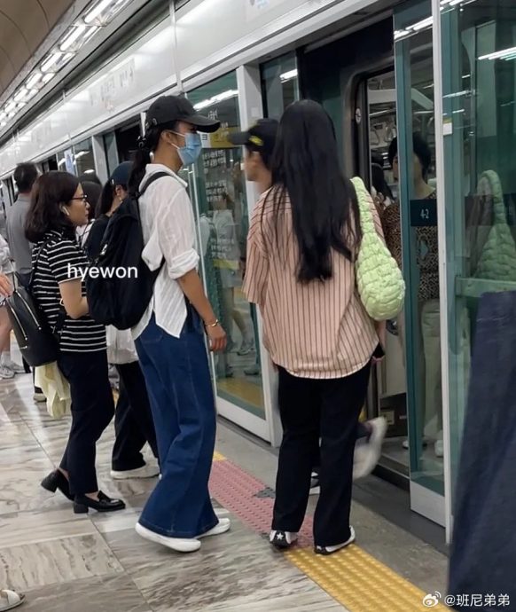 汤唯韩国搭地铁被认出 穿着朴素超接地气