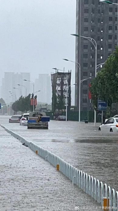 津冀迎今年来最强降雨 道路水浸司机弃车逃生