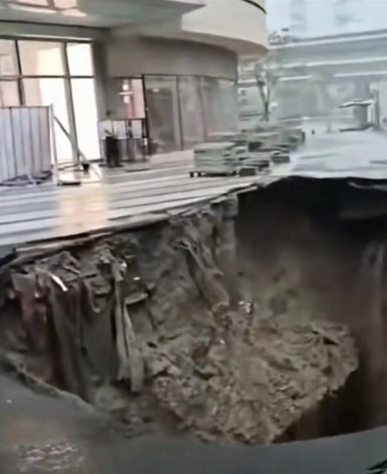 津冀迎今年来最强降雨 道路水浸司机弃车逃生